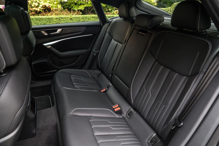 Интерьер Audi A7 Sportback 3.0 TFSI Quattro 2018 года  (NA) (фото 22 из 39)